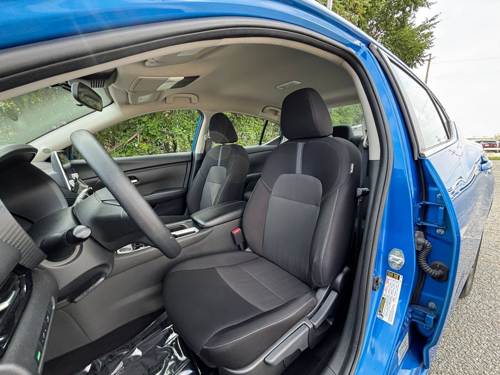 Used 2025 Nissan Sentra SV FWD image 33