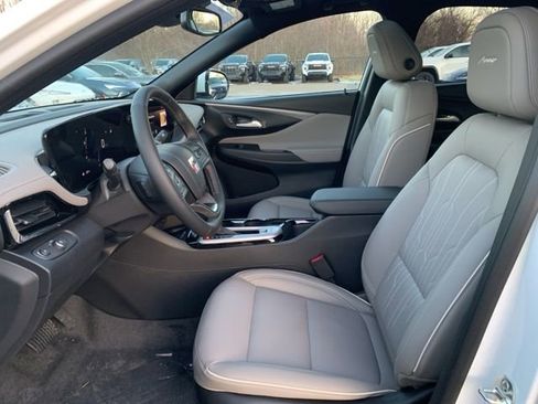 New 2026 Buick Envista Avenir image 12