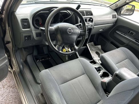 Used 2004 Nissan Frontier XE w/ (VTP) Value Truck Pkg RWD image 10