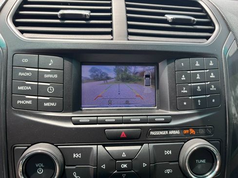Used 2017 Ford Explorer XLT w/ Class II Trailer Tow Package AWD/4WD image 13