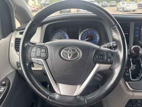 Used 2015 Toyota Sienna XLE w/ XLE Navigation Package AWD/4WD image 24