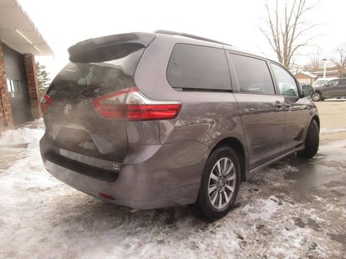 Used 2020 Toyota Sienna LE image 11