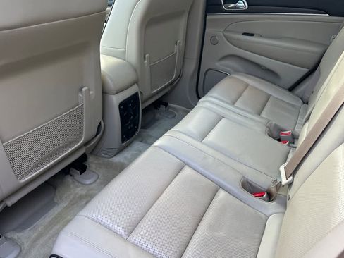 Used 2017 Jeep Grand Cherokee Overland w/ Jeep Active Safety Group image 11