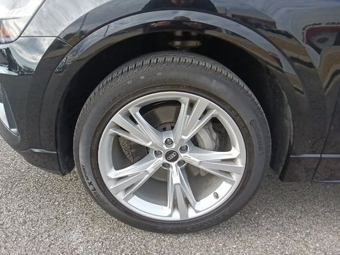 Used 2023 Audi Q8 Premium image 10