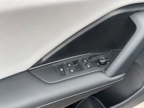 New 2026 Volkswagen Tiguan SE R-Line FWD image 7