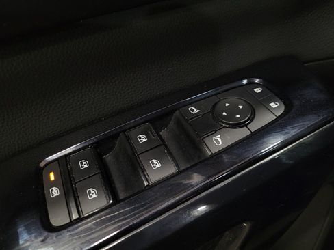 Used 2022 Nissan Pathfinder SV AWD/4WD image 27