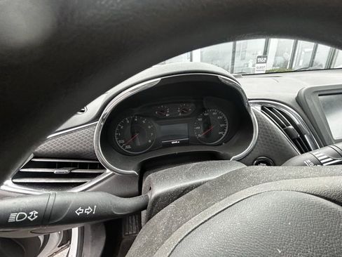 Used 2017 Chevrolet Malibu LT image 7