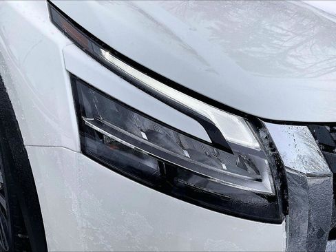 Used 2024 Nissan Pathfinder Platinum image 32