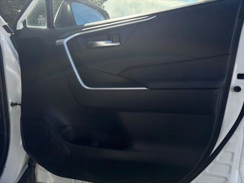 Certified 2019 Toyota RAV4 XLE Premium w/ Cold Weather Package AWD/4WD image 16