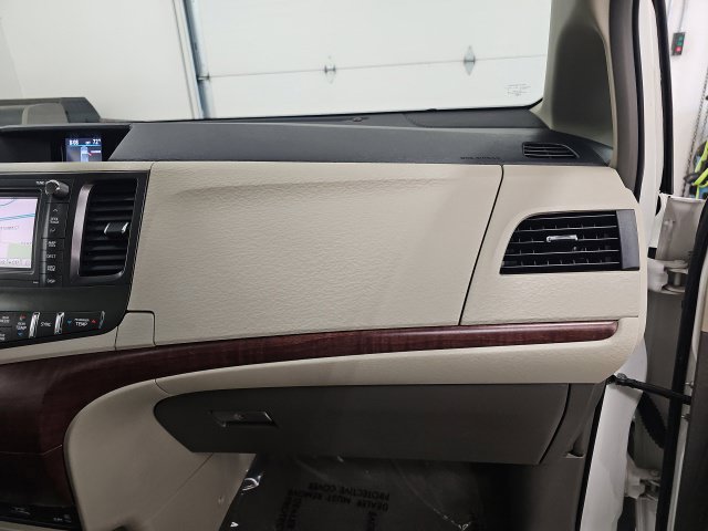 Used 2013 Toyota Sienna Limited w/ Premium Pkg AWD/4WD image 45