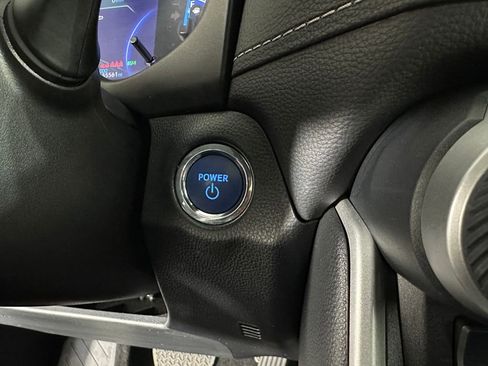 Used 2022 Toyota RAV4 Limited image 16