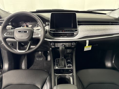 New 2026 Jeep Compass Latitude image 12