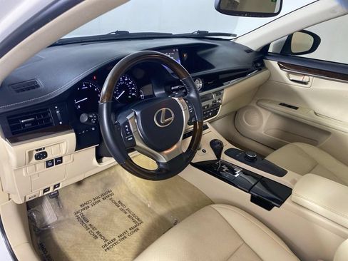 Used 2015 Lexus ES 350 w/ Premium Package FWD image 12