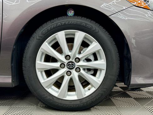 Used 2018 Toyota Camry LE image 23