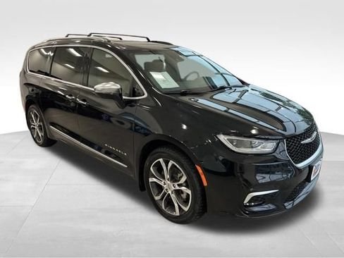 Used 2022 Chrysler Pacifica Pinnacle AWD/4WD image 9