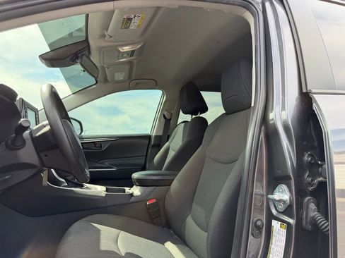 Used 2022 Toyota RAV4 LE w/ Carpet Mat Package (TMS) AWD/4WD image 12