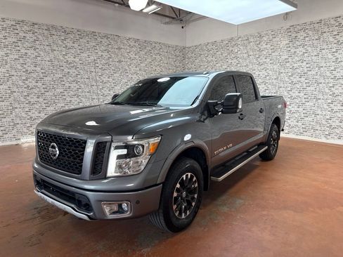 Used 2019 Nissan Titan PRO-4X w/ Pro-4x Convenience Package AWD/4WD image 3