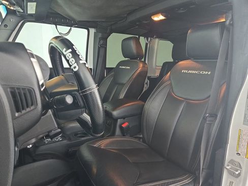 Used 2017 Jeep Wrangler Unlimited Rubicon w/ Connectivity Group AWD/4WD image 22