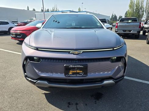 New 2025 Chevrolet Equinox EV LT image 8