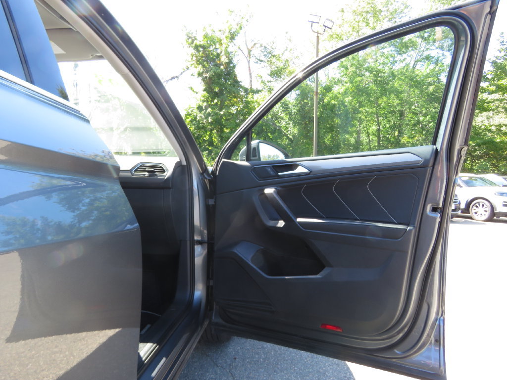 Used 2023 Volkswagen Tiguan SE AWD/4WD image 12