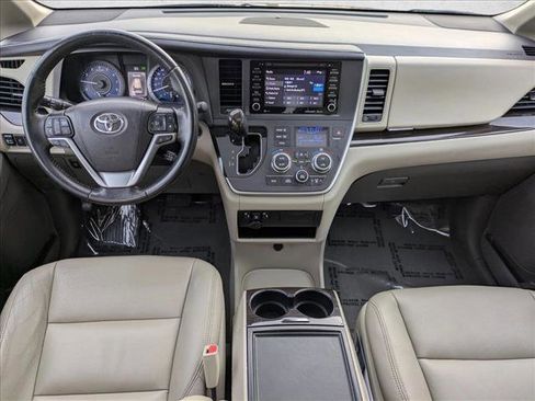 Used 2020 Toyota Sienna XLE image 17