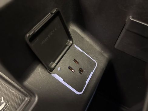 Used 2024 Chevrolet Silverado 1500 High Country w/ Midnight Edition image 35