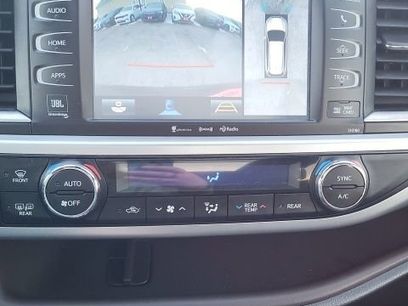 Used 2017 Toyota Highlander Limited Platinum