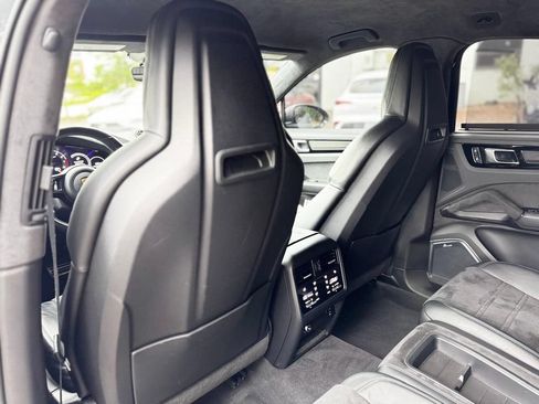 Used 2023 Porsche Cayenne Turbo GT AWD/4WD image 21