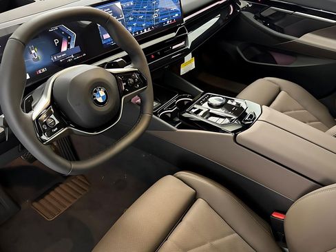 Used 2026 BMW 530i w/ Premium Package image 4