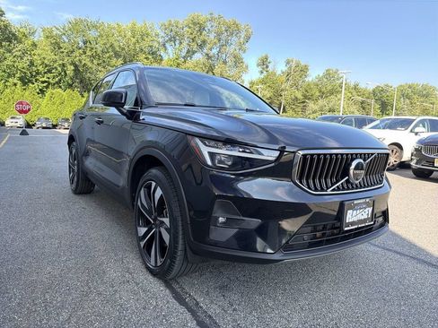 Certified 2023 Volvo XC40 B5 Ultimate w/ Climate Package AWD/4WD image 2