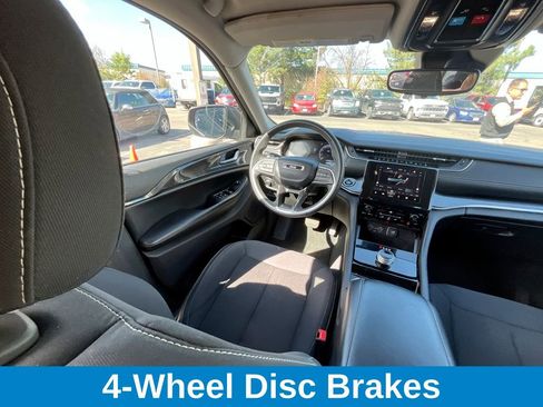 Used 2023 Jeep Grand Cherokee L Laredo image 15