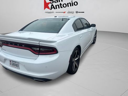 Used 2017 Dodge Charger SE w/ Power Sunroof Group RWD image 20