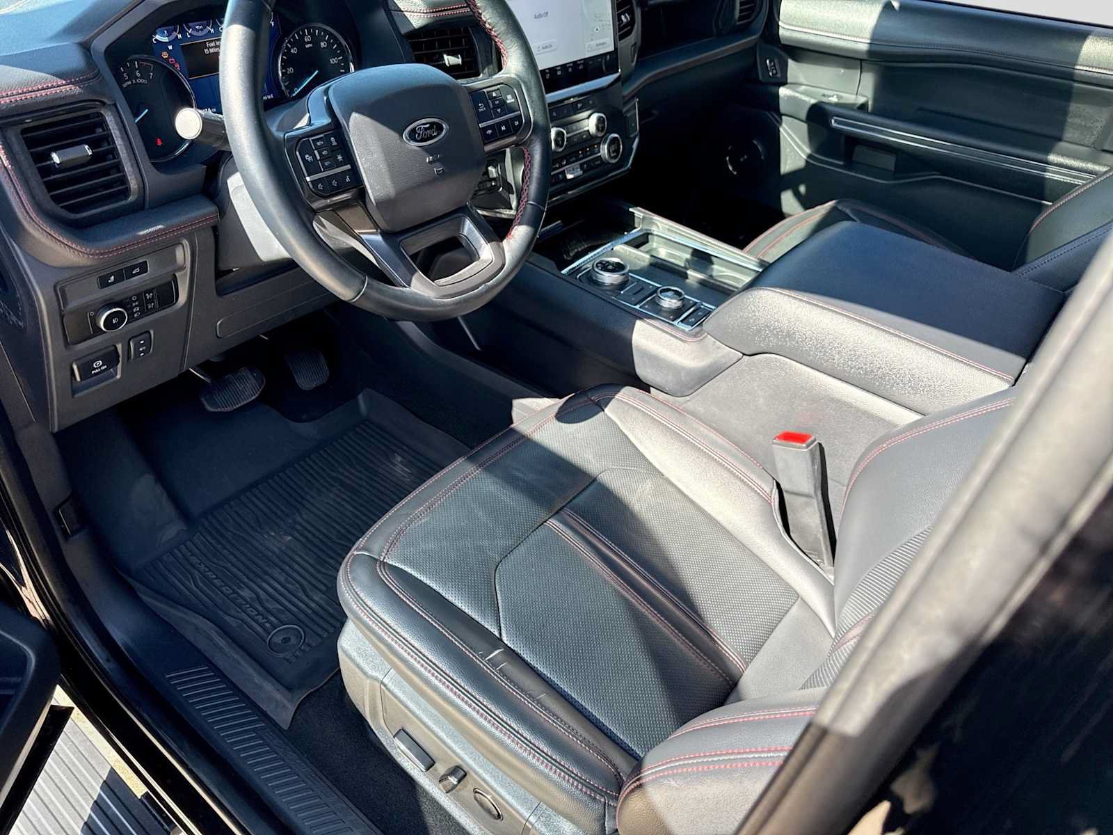 Used 2023 Ford Expedition Limited AWD/4WD image 2