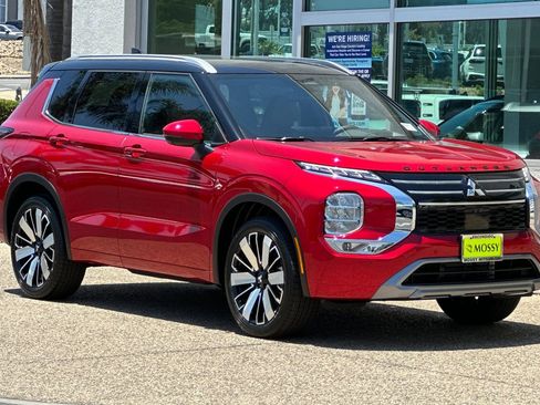 New 2025 Mitsubishi Outlander SEL image 2