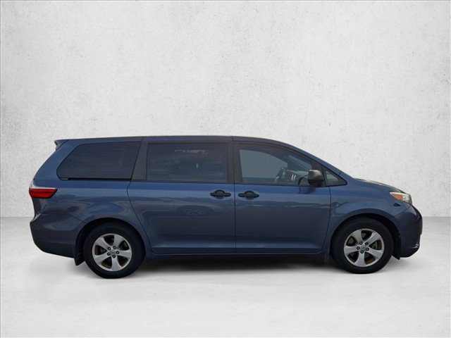 Used 2017 Toyota Sienna L FWD image 4