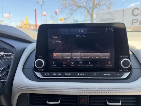 Used 2025 Nissan Rogue SV w/ SV Premium Package image 16