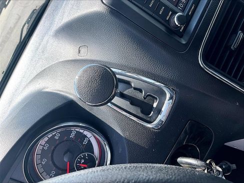 Used 2019 Dodge Grand Caravan SE FWD image 15