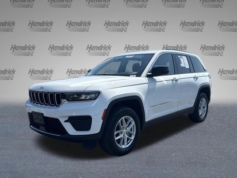 Used 2023 Jeep Grand Cherokee Laredo X AWD/4WD image 4