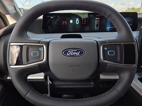 New 2026 Ford Expedition Active image 18