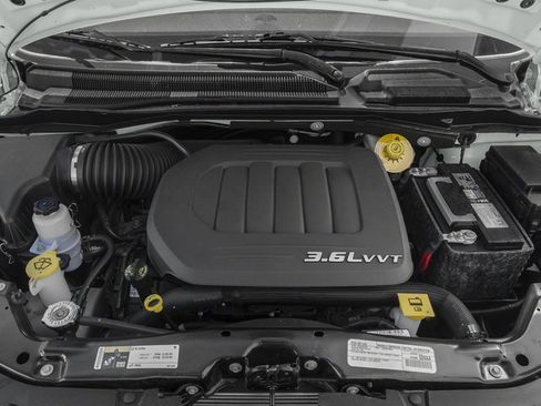 Used 2017 Dodge Grand Caravan SE FWD image 16
