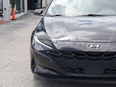Used 2023 Hyundai Elantra SEL w/ Convenience Package FWD image 11