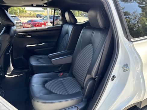 Used 2022 Toyota Highlander XSE AWD/4WD image 17