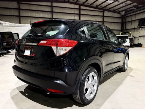 Used 2022 Honda HR-V LX image 4
