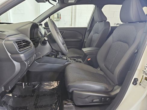 Used 2025 Subaru Forester Premium w/ Convenience Package #1 AWD/4WD image 9