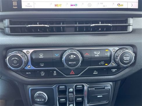 New 2025 Jeep Gladiator Sport image 19