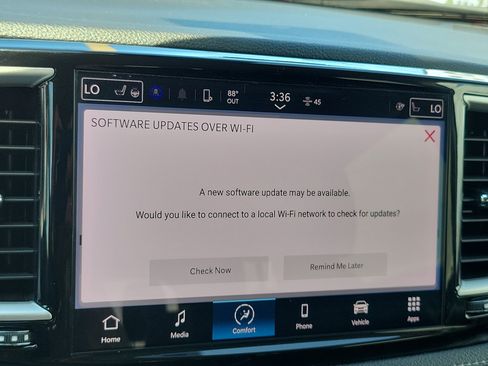 Used 2024 Chrysler Pacifica Touring-L FWD image 23