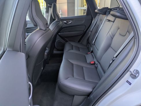 Used 2023 Volvo XC60 B5 Plus image 30