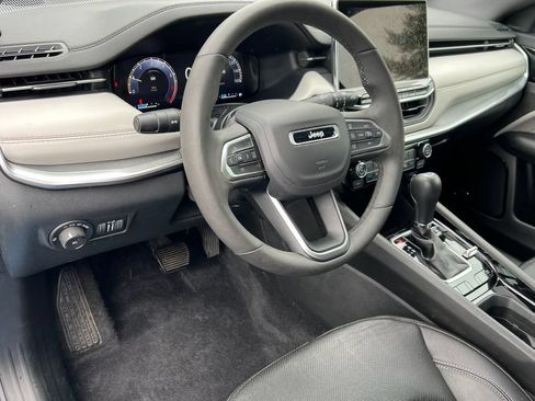 Used 2025 Jeep Compass Limited w/ Elite Group AWD/4WD image 21