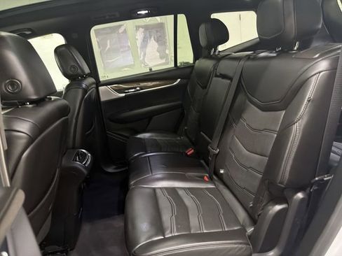 Certified 2020 Cadillac XT6 Premium Luxury w/ Platinum Package image 18