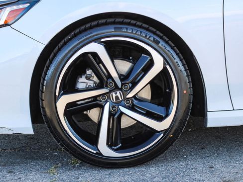 Used 2018 Honda Accord Sport image 9